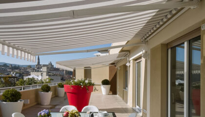 Consejos expertos para elegir el toldo perfecto para tu vivienda
