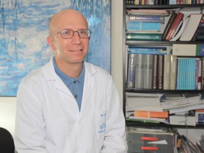 Dr. Luis López, reumatólogo de Policlínica Gipuzkoa: «los nuevos tratamientos biológicos para la artritis reumatoide actúan sobre el sistema autoinmune y son un avance porque reducen la inflamación»