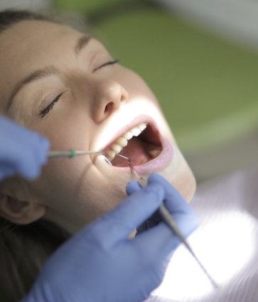 El Centre Dental Francesc Macià analiza el problema de la recesión gingival y los métodos para su prevención