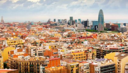 ASISPA y SUARA brindarán atención a 82.000 hogares gestionando la Teleasistencia Municipal en Barcelona