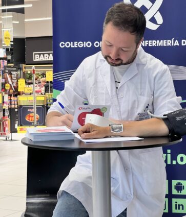 Enfermeras guipuzcoanas conciencian sobre la importancia de cuidar la tensión arterial