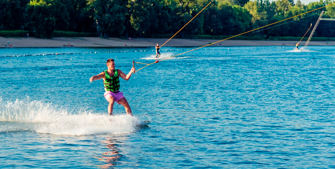 Wakeboarding Emocion y velocidad en el agua