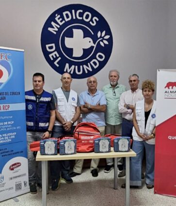 Almas Industries dona 20 desfibriladores a Médicos del Mundo España