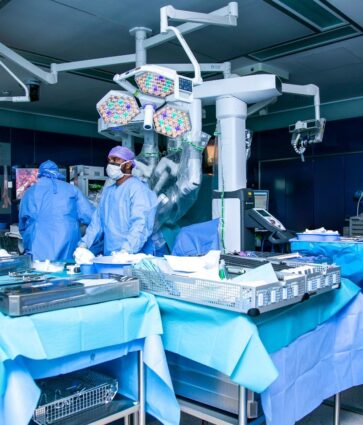 El KFSH&RC alcanza una notable tasa de supervivencia del 98% en 400 cirugías cardíacas robóticas