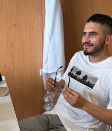 Ópticos voluntarios de Ver para Crecer devuelven la salud visual a 77 personas en situación vulnerable en Pamplona