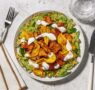 La fruta se cuela en el plato principal: así la integra HelloFresh en su recetario de verano