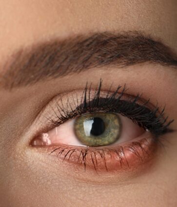 Dr. Héctor Fariña, oftalmólogo de Policlínica Gipuzkoa: «La protección ocular debería ser parte de nuestros imprescindibles de verano»