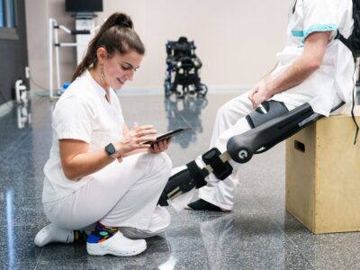 Exoesqueletos y nuevas tecnologías: avances en la rehabilitación de ictus, tumores cerebrales y lesiones medulares