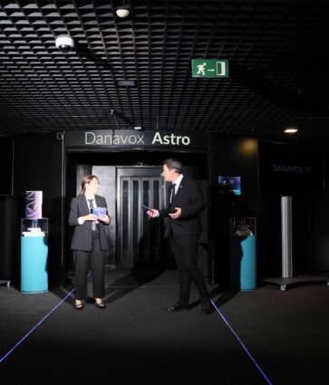 DANAVOX presenta su nueva tecnología ASTRO en el Faro de Moncloa: una experiencia de otro planeta para los audioprotesistas