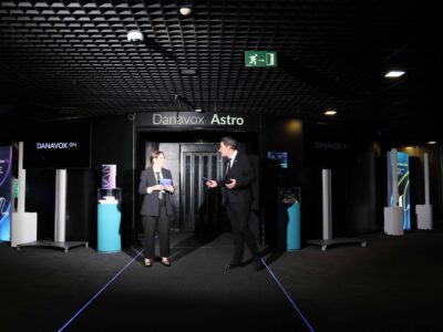 DANAVOX presenta su nueva tecnología ASTRO en el Faro de Moncloa: una experiencia de otro planeta para los audioprotesistas