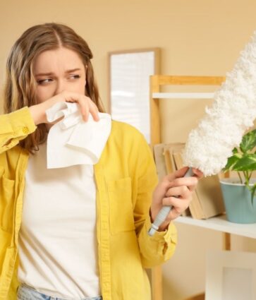 Dra. Eva Lasa, alergóloga de Policlínica Gipuzkoa: «En otoño se dan las condiciones ideales para que los ácaros del polvo proliferen y empeoren las alergias»