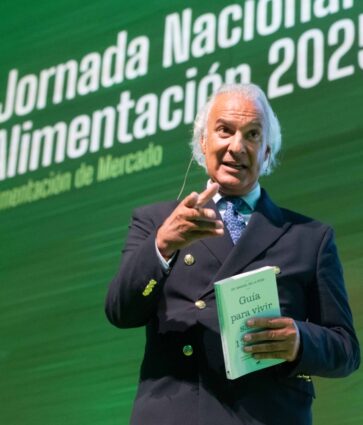 El Dr. Manuel de la Peña, gurú de la longevidad, aclamado por los farmacéuticos por desvelar los secretos