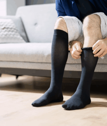 Dr. José María Egaña: «Tras una cirugía venosa, las medias de compresión son absolutamente necesarias, porque minimizan síntomas y aceleran la recuperación»