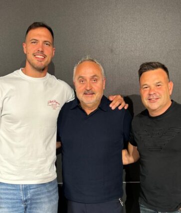 José Elias graba su podcast en Fruit Attraction con la zanahoria morada de MuñozVal como protagonista