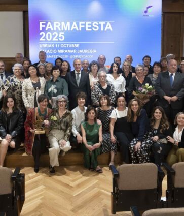 Homenaje a farmacéuticos y farmacéuticas guipuzcoanos: «La farmacia que hoy conocemos y defendemos es fruto de vuestro legado»
