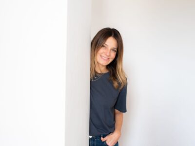 Un spray que cambia las reglas del juego: llega la bruma que reduce brotes y afina la piel en tiempo récord