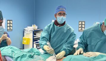 Policlínica Gipuzkoa realiza la primera intervención mínimamente invasiva del territorio contra la claudicación por la estenosis lumbar