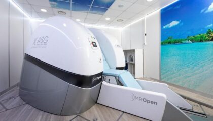 MROpen EVO en el RSNA 2025: nueva función de exploración por resonancia magnética para obtener imágenes pélvicas basadas en síntomas en posición vertical