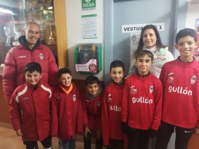 Aguilar de Campoo refuerza su cardioprotección con un nuevo desfibrilador en las instalaciones deportivas