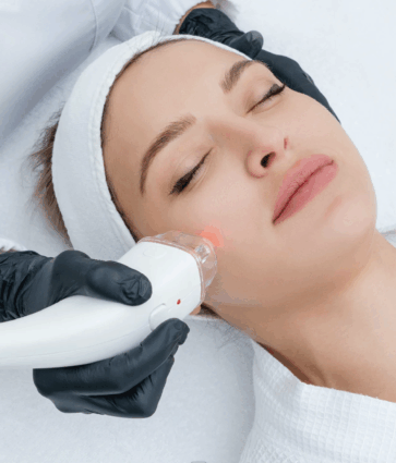 Dra. Ana Melero, jefa de la Unidad de Medicina Estética y Láser de Policlínica Gipuzkoa: «El láser dermatológico actual nos permite tratar cicatrices y manchas de forma más precisa, segura y con una recuperación más rápida»