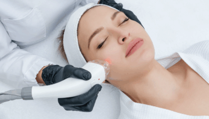 Dra. Ana Melero, jefa de la Unidad de Medicina Estética y Láser de Policlínica Gipuzkoa: «El láser dermatológico actual nos permite tratar cicatrices y manchas de forma más precisa, segura y con una recuperación más rápida»