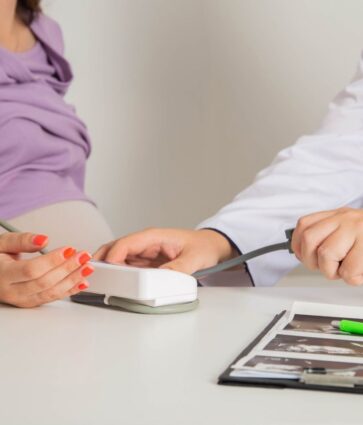 Dr. Santiago Novoa, ginecólogo de Policlínica Gipuzkoa: «El cribado del primer trimestre permite conocer el riesgo de preeclampsia antes de que aparezcan síntomas»