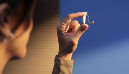 Comenzar el año con buena audición: consejos de Beltone para proteger el oído y la salud cerebral