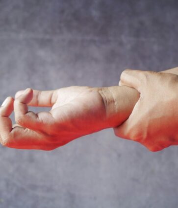 Dr. Samuel Pajares, traumatólogo de Policlínica Gipuzkoa: «Las lesiones traumáticas por caídas en el hielo son las más frecuentes de invierno»