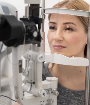 «Los ojos son una auténtica ventana a la salud de distintos órganos del cuerpo. A través de la exploración ocular podemos detectar signos de ciertas enfermedades», doctora Evangelina Grillo, especialista en Oftalmología del Hospital Quirónsalud Vitoria