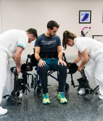 «En neurorrehabilitación robótica trabajamos pensando en la vida real del paciente: que pueda moverse por casa con seguridad y reducir el riesgo de caídas», explica Sara García Delgado