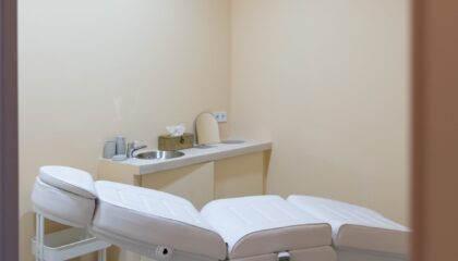 Holaglow firma un acuerdo con Vithas para la realización de cirugías en entorno hospitalario