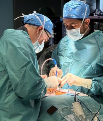 Dr. Nicolás Samprón, jefe del servicio de Neurocirugía de Policlínica Gipuzkoa: «La planificación es la parte más importante de la cirugía de columna»