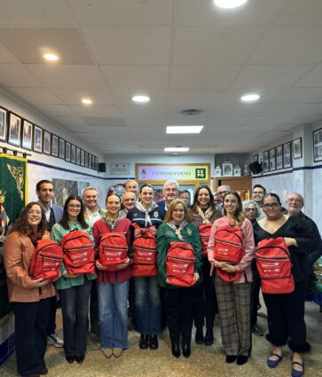 Valencia refuerza la cardioprotección de sus Fallas con la entrega de desfibriladores a las comisiones de Especial