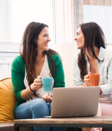 Las mujeres españolas ponen en riesgo su seguridad financiera para priorizar el cuidado de su familia